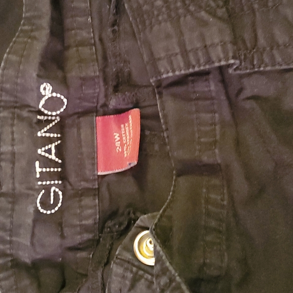 Cargo pants or Capris - Picture 2 of 6